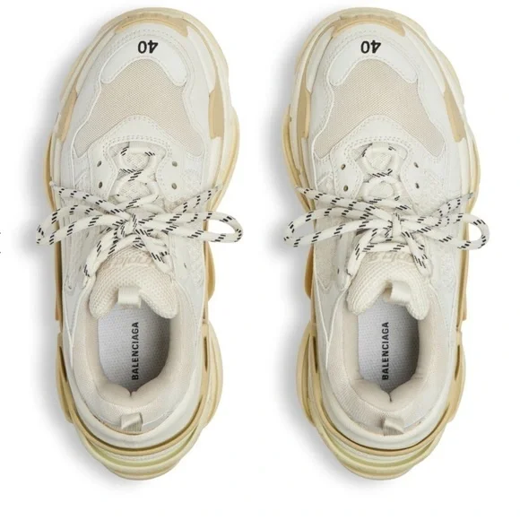 Women’s Triple S Sneaker in white double foam and mesh size 37 gently preloved - Picture 4 of 13